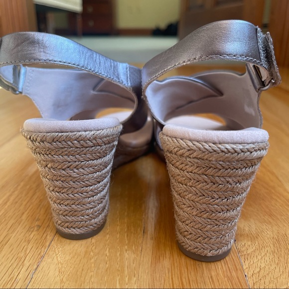 Clarks Collection Lafley Elaine Wedge Sandal in Pewter Leather size 9M - Picture 3 of 9